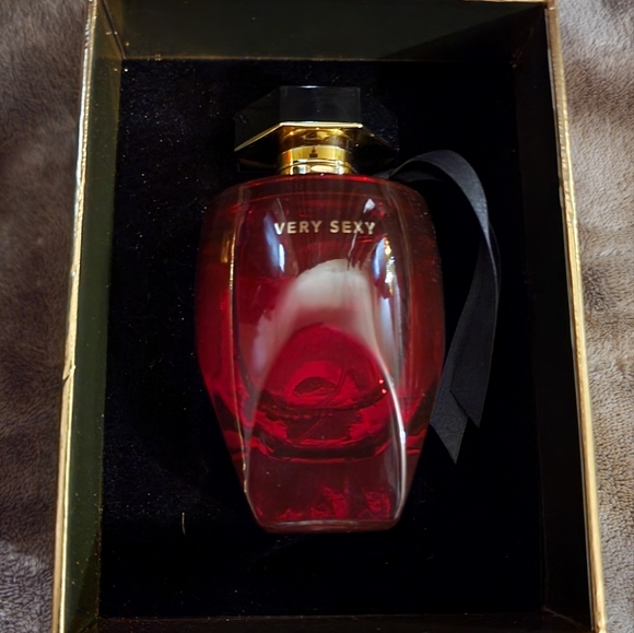 Victoria Secret - Picture 2 of 2